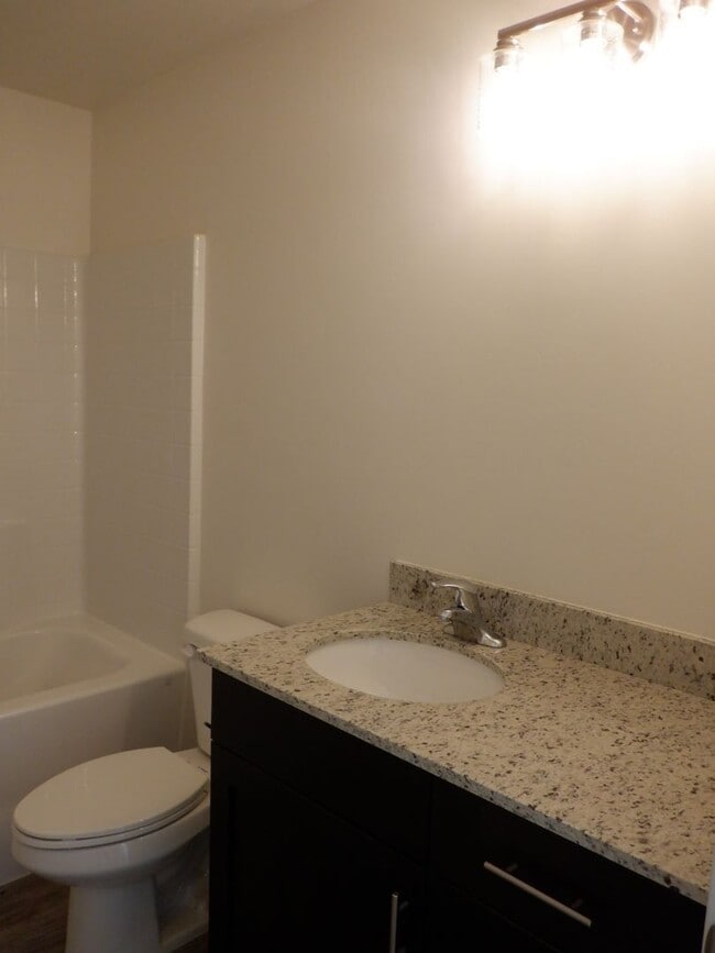 Building Photo - Move-in Discount - 3 bedroom - 2 Bath - Si...