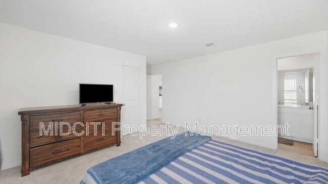 Building Photo - 3159 Dispatch Dr