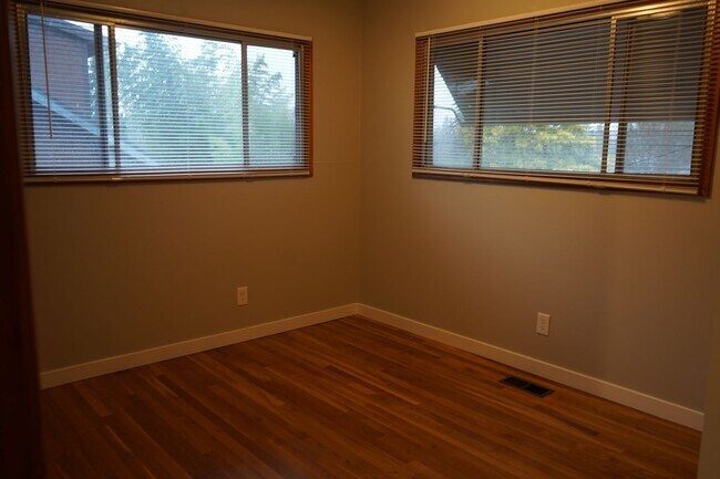 Building Photo - r3409NE59thStVancouver