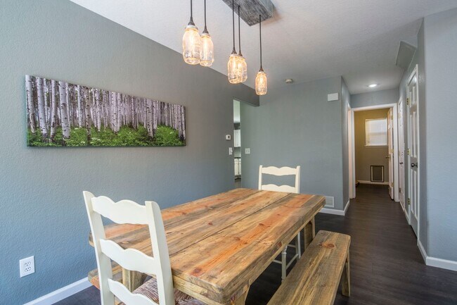 Building Photo - Immaculate 4B/3B in Superior - Available July 5th