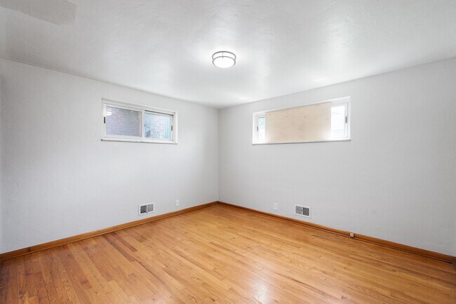 Building Photo - 1121 Church Ave
