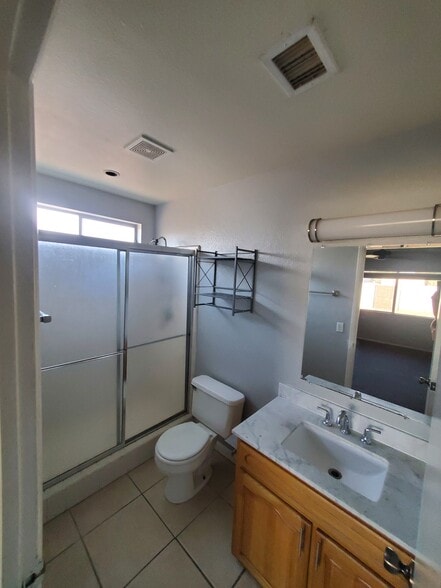 Building Photo - 3907 S Mitchell Dr