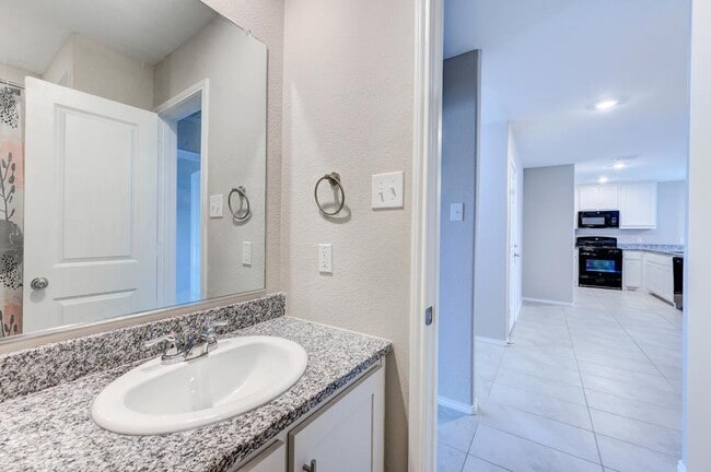 Building Photo - 8409 Holw Bnd St