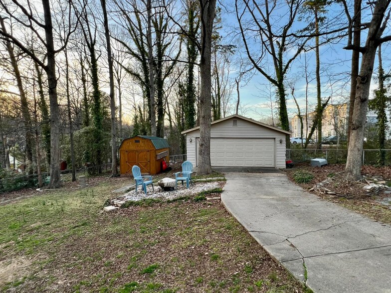 Building Photo - 730 Pineborough Rd