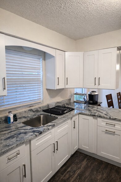 Building Photo - 1820 Martin St