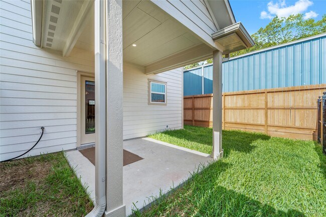 Building Photo - 913 Turner Dr