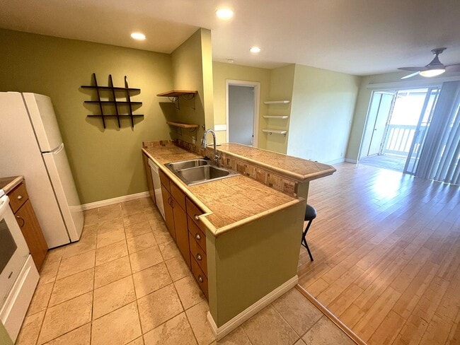 Building Photo - Kahului Ikena Unfurnished  2BR/2BA Unit Available