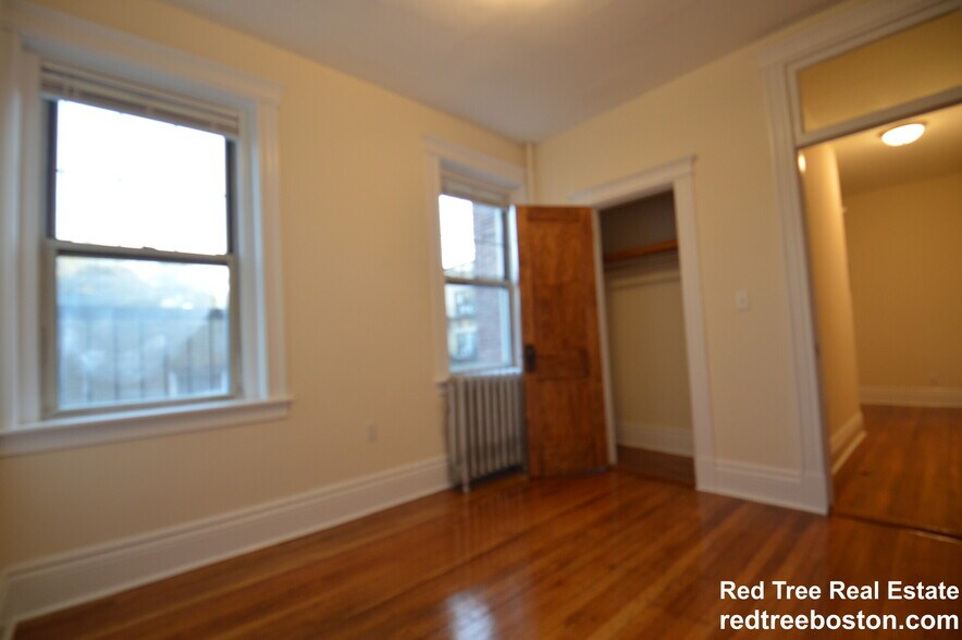 Building Photo - 31 Park Dr