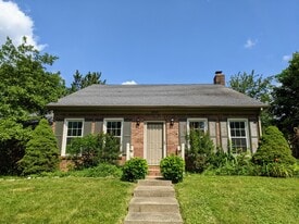 Building Photo - 3221 Hunters Point Dr