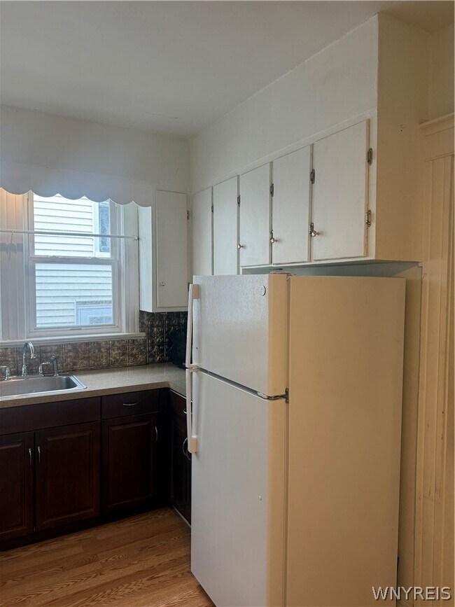 Building Photo - 37 Inwood Pl