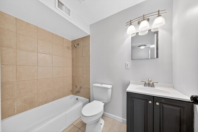 Building Photo - Now Accepting Section 8 –  3 Bedroom /2 Bath Florissant, MO