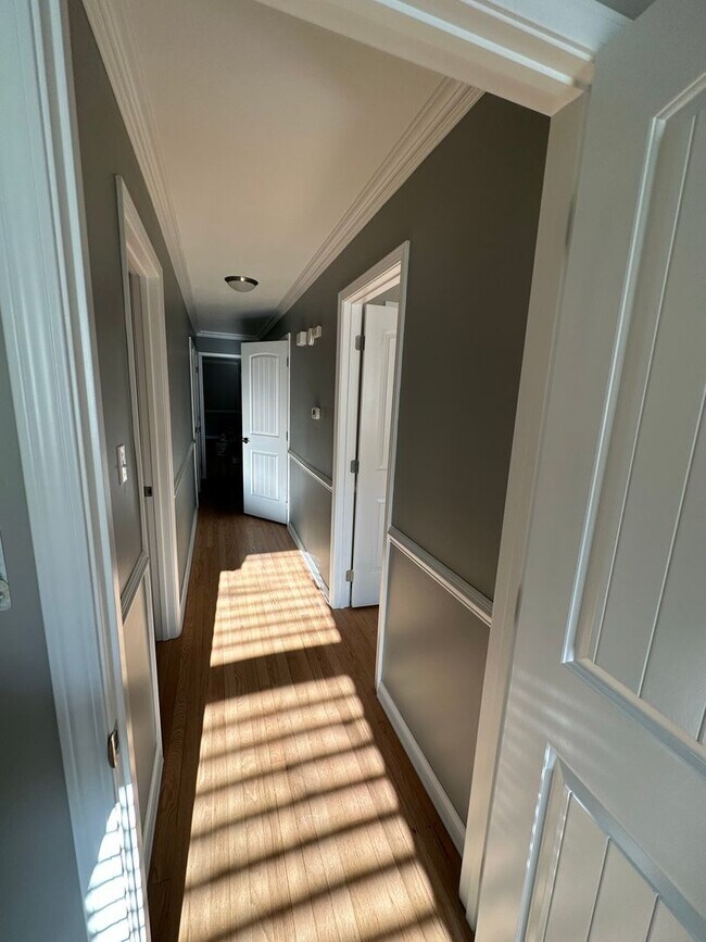 Building Photo - 11 Mountian Brook Rd.