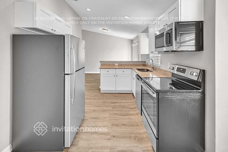 Building Photo - 1296 Woodcrest Rd S