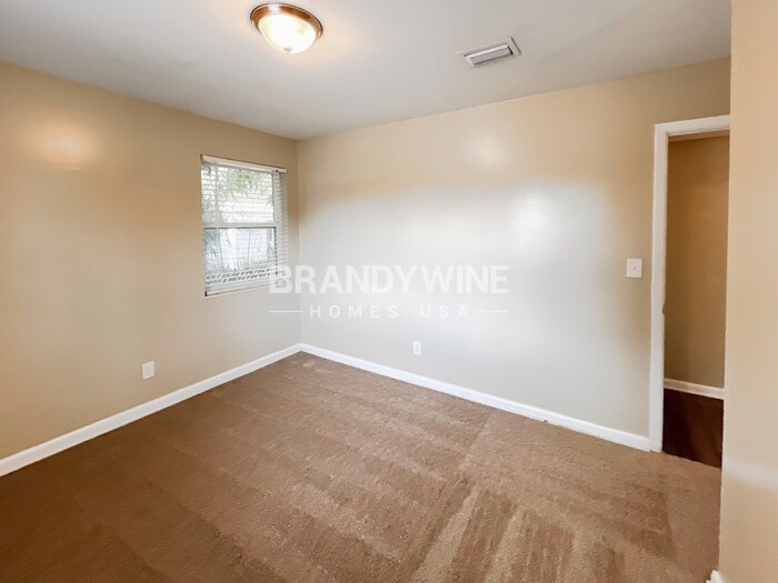 Building Photo - 6011 Meadow Ln