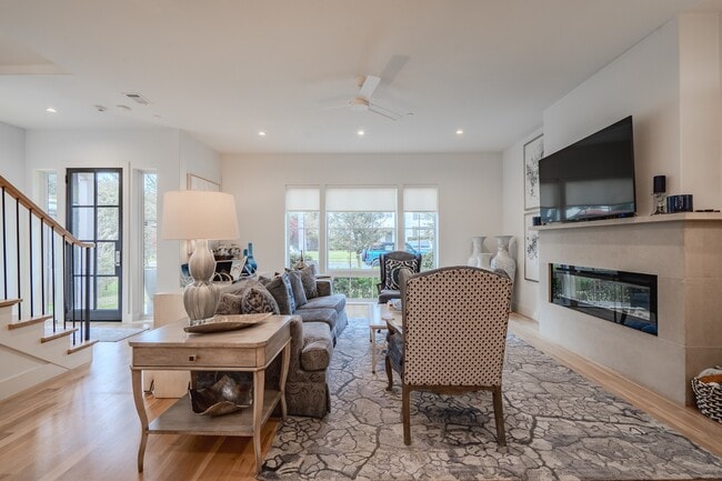 Building Photo - 4551 Fairway Ave