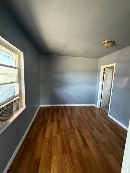 Building Photo - 224 Park Ave