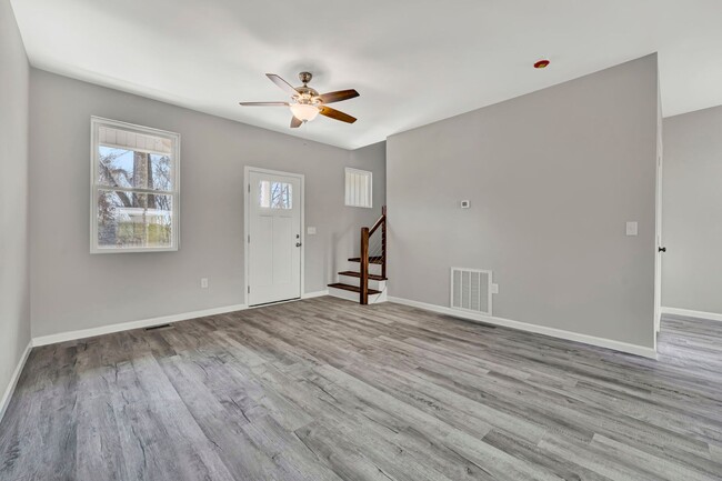 Building Photo - Stunning 4 Bedroom Home in Laurens