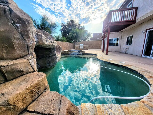 Building Photo - Pool House By Temecula Mall- Just Pure Ele...