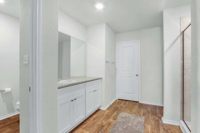 Building Photo - "Spacious 5-Bedroom San Antonio Gem with G...