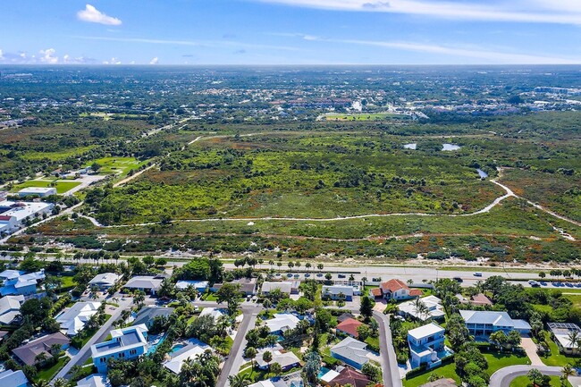 Building Photo - 461 Jupiter Ln