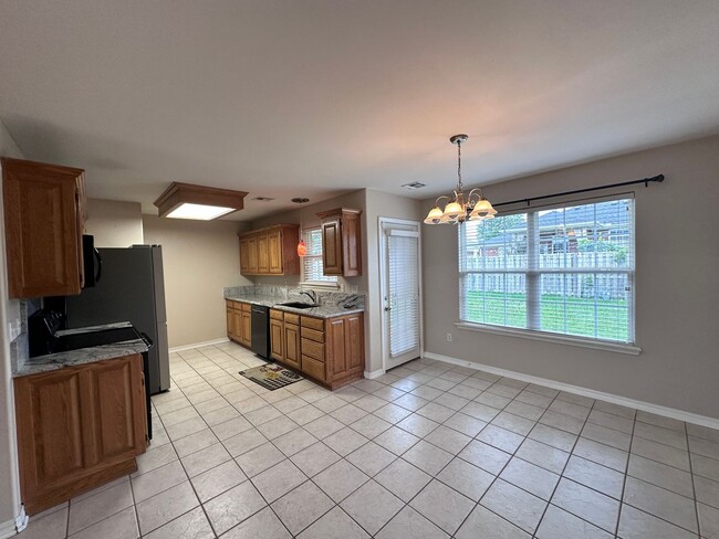 Building Photo - Gorgeous 3-Bedroom Home with Spacious Yard