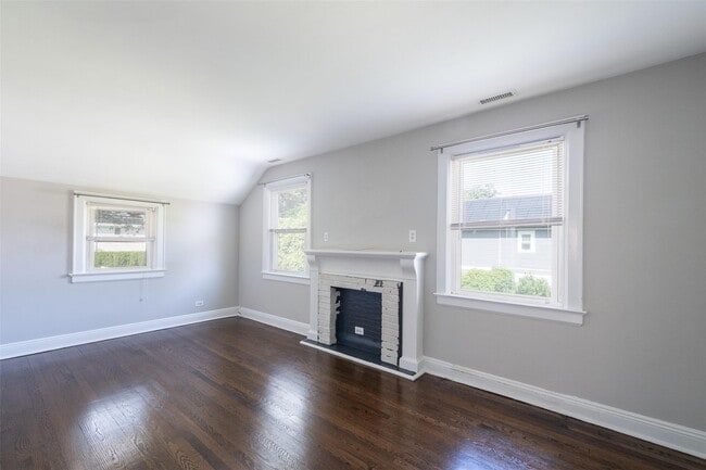 Primary Photo - 1078 Washington Ave