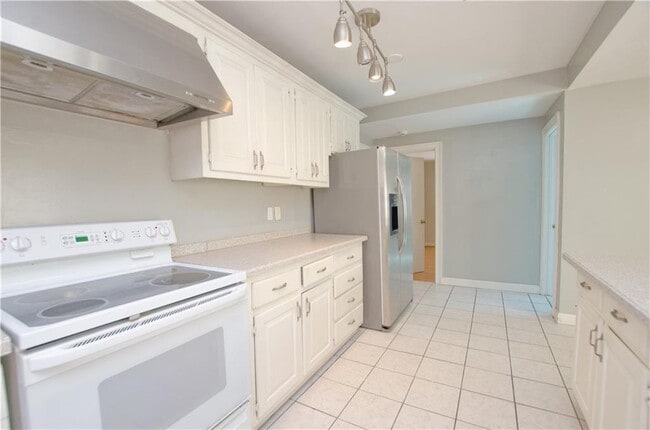 Building Photo - 1398 Woodmont Ln NW