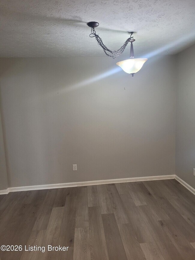 Building Photo - 304 S Evergreen Rd