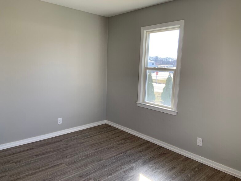 Building Photo - 343 E Lakewood Blvd