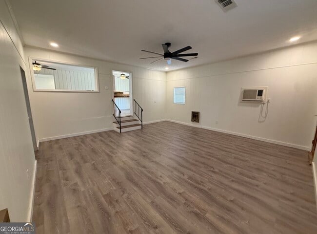 Building Photo - 108 Plum St