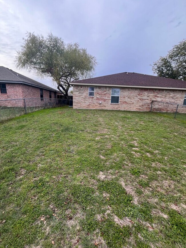 Building Photo - 3302 Alicante Ct