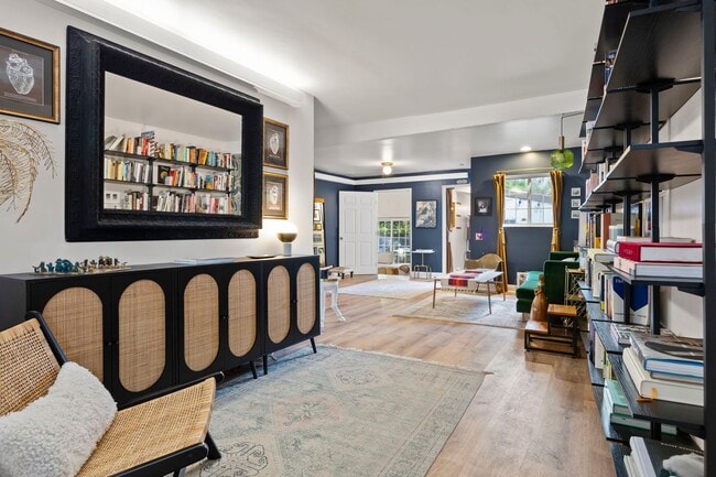 Building Photo - Ventura | Pierpont | 4 Bedroom + 3 Bathroom