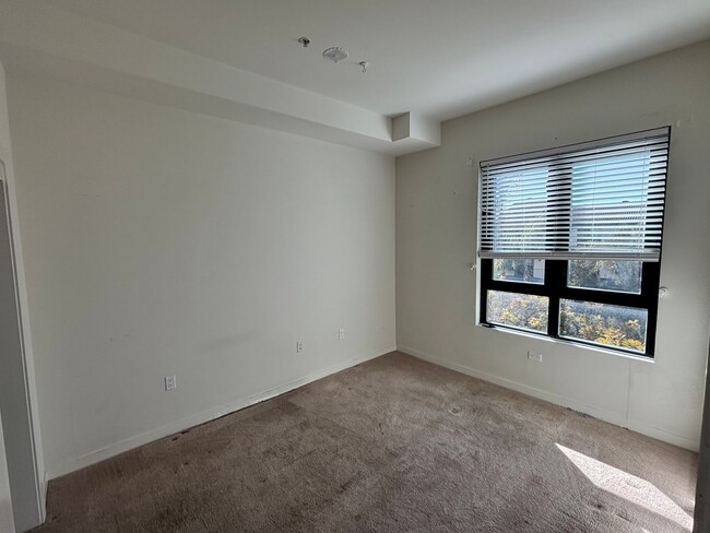 Building Photo - 1 Bedroom 1 Bathroom condo in the Downtown...