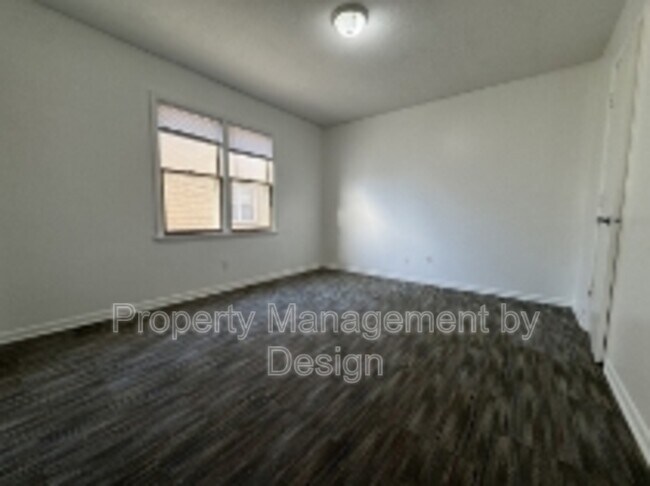 Building Photo - 1039 5th St
