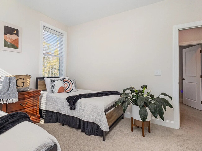 Building Photo - 300 W Amber Oak Dr