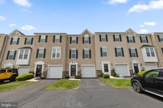 Building Photo - 110 Topaz Dr