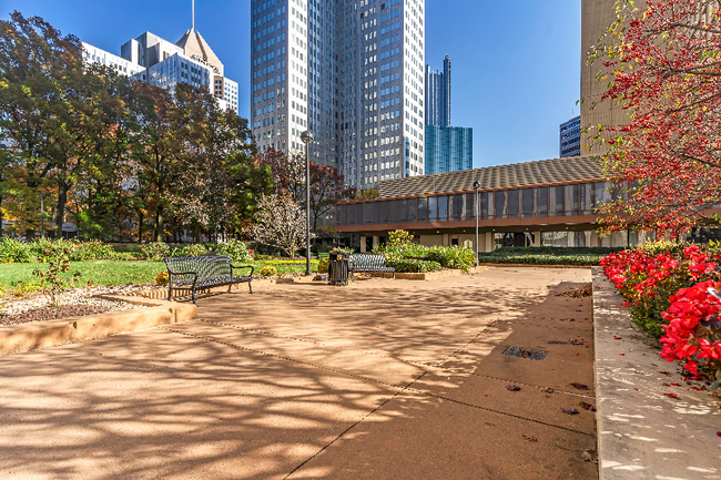 Building Photo - 320 Fort Duquesne Blvd