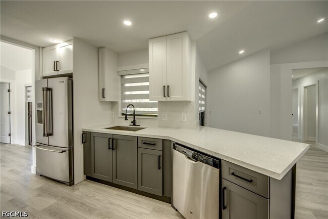 Building Photo - 412 NE 17th Pl