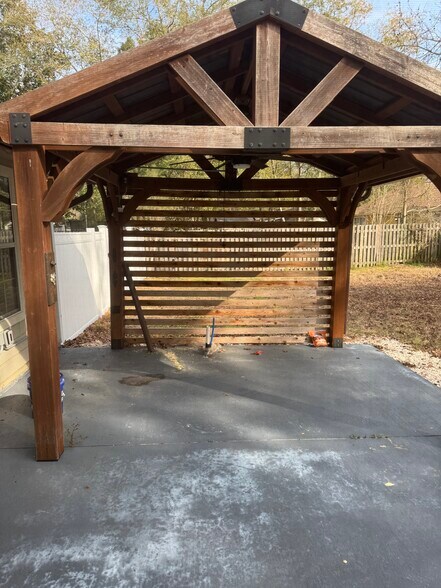 Building Photo - 407 Royal Pines Way