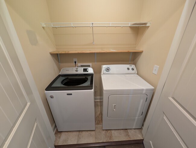 Building Photo - 903 Tanager Pl