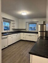 Building Photo - 555 Main St