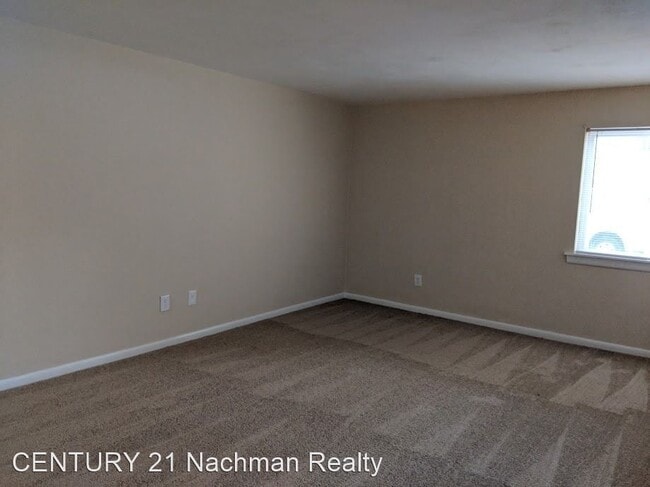 Building Photo - 320 E Mercury Blvd