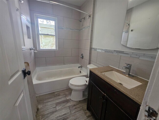 Building Photo - 81 Waring Pl
