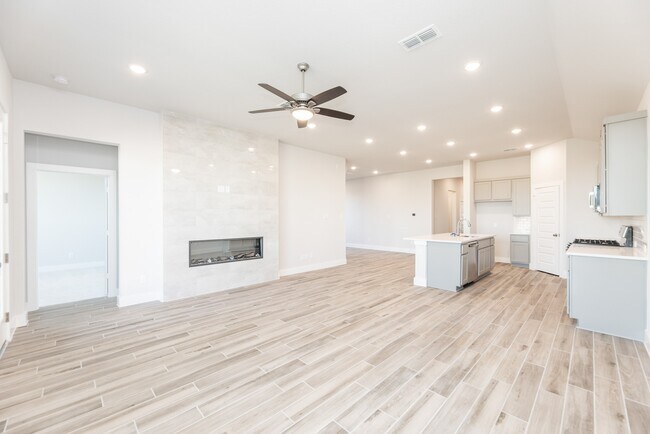 Building Photo - 26319 Camden Cyn Ave