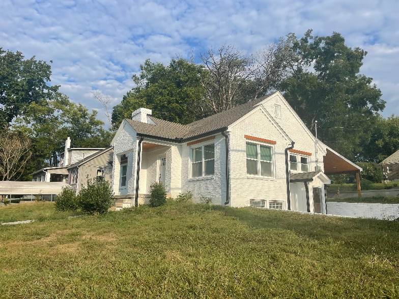 Primary Photo - 415 6th Ave