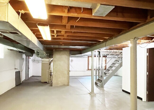 Building Photo - 3263 Bishop St