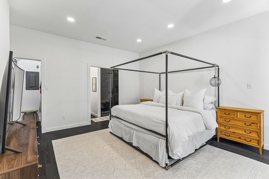 Bedroom - 1404 Norwalk Ln