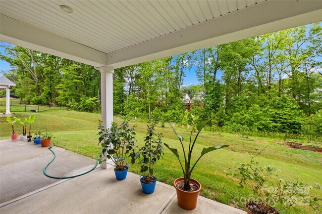 Building Photo - 10142 Black Locust Ln
