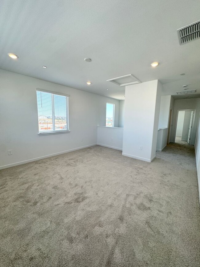 Building Photo - 5372 Island Yacht Wy