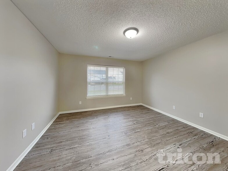 Building Photo - 1730 E Fork Dr